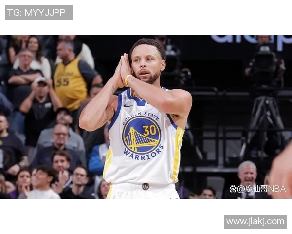 足球明星热爱篮球NBA球迷的跨界情缘与互动探索 足球明星热爱篮球NBA球迷的跨界情缘与互动探索