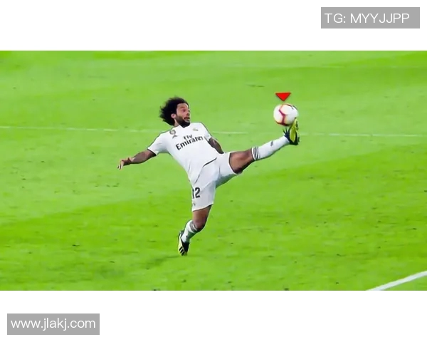 足球明星的独特踢球风格揭秘与技巧分析让你也能成为场上的焦点