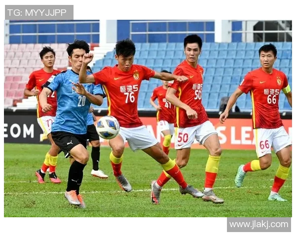 广州足球队选拔赛表现分析与状态评估全面解读